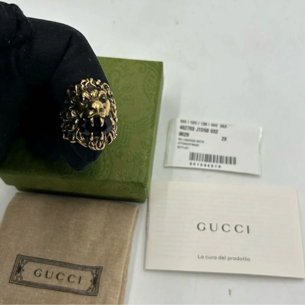 Men’s Gucci iconic Lionhead ring size 10 made in Italy. Black Stone.